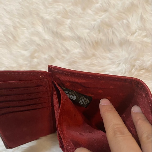 Fossil Red Trifold Wallet - Picture 4 of 9